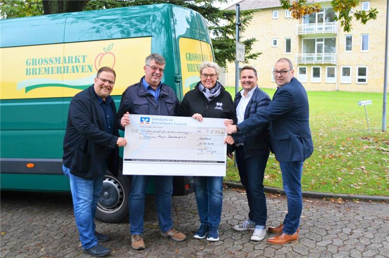 Dieser Unternehmer spendet viel Geld für Hospiz Geestland Über die Spende von Fredi Ruge (2. von links) freuen sich Michael Brümmer (von links), Nina Brümmer, Christian Albers und Thorsten Krüger.