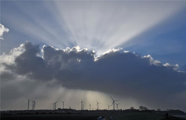 Über Hesedorf braut sich etwas zusammen. Der Planungsausschuss des Kreistags gab grünes Licht für den Vorrangstandort Windenergienutzung am Glindbusch.