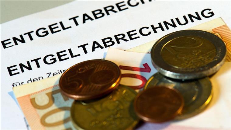 Rund 443.000 Beschäftigte verdienen weniger als 2.750 Euro Überdurchschnittlich viele Arbeitnehmerinnen und Arbeitnehmer gehören aus Sicht der Linkspartei in Niedersachsen zu den Geringverdienern. (Symbolbild)