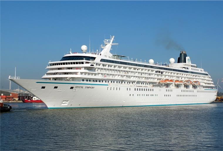 Arbeit für die Lloyd Werft: „Crystal Symphony“ liegt im Dock Überraschende Ankunft in Bremerhaven: Die „Crystal Symphony“ wird überholt.