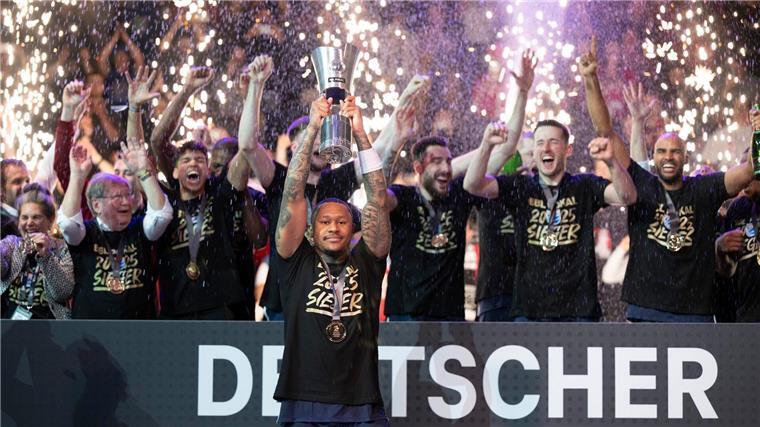 Keine Party für Herbert - MBC gewinnt Basketball-Pokal Überraschung beim Finalturnier: Der MBC ist Pokalsieger.