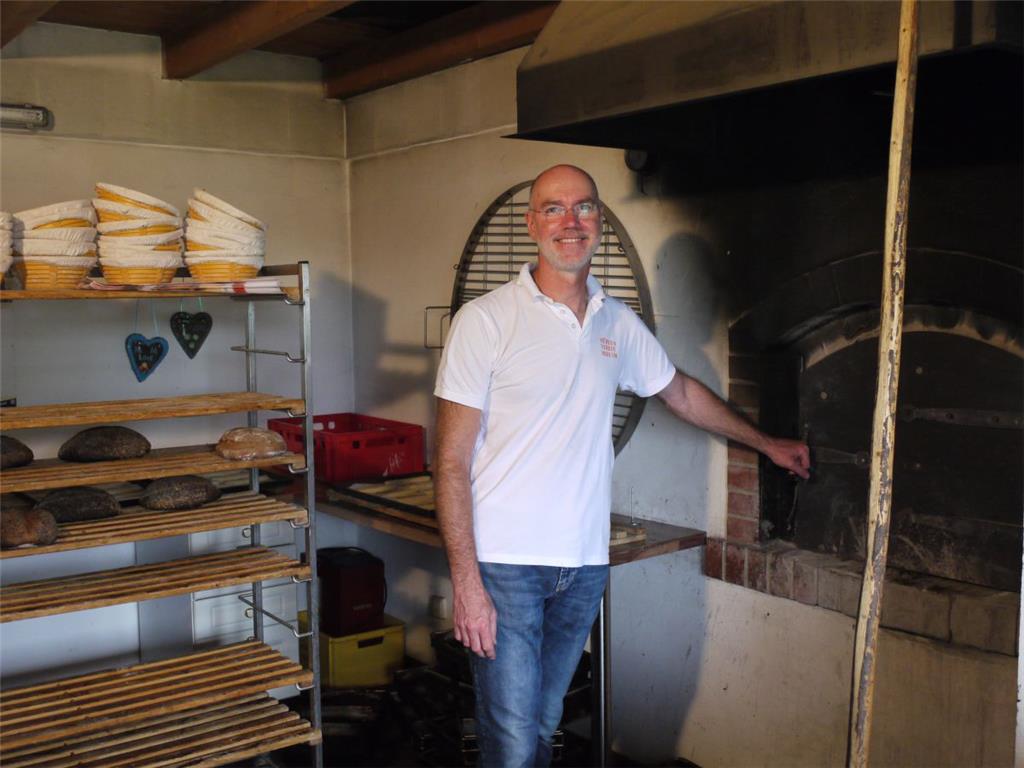 Ulf Reyer in der Backstube des Mühlenvereins
