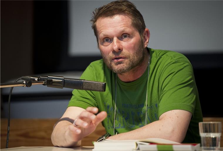Werder Bremen: Borowka für Trainer-Wechsel Uli Borowka (Foto) glaubt bei einem Werder-Abstieg nicht an eine Zukunft von Florian Kohfeldt in Bremen.