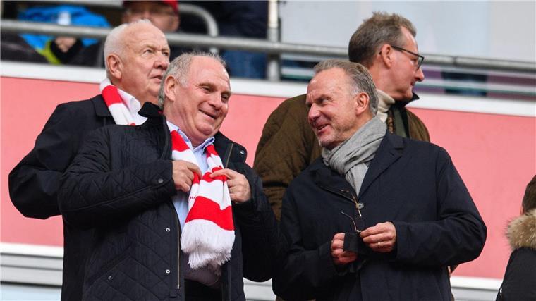 „Glücksfall“ Kompany: Mit „geiler Gruppe“ am Stil festhalten Uli Hoeneß (l) und Karl-Heinz Rummenigge (r) und haben Spaß.
