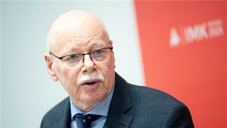 Hochrisikospiele: Länder werden über Polizeikosten beraten Ulrich Mäurer will das Thema Polizeikosten im Fußball bei der nächsten IMK zur Sprache bringen.