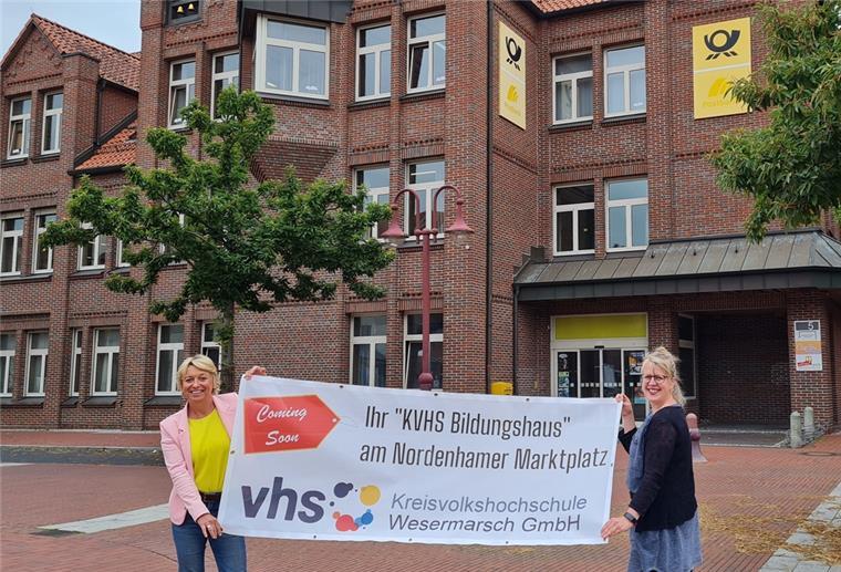 Nordenham: Kreisvolkshochschule zieht ins Postgebäude Ulrike Michalzik, Geschäftsführerin der Kreisvolkshochschule (links), und die stellvertretende Leiterin des Hauses, Dr. Claudia Schütze,freuen sich schon auf den Umzug ins Postgebäude.