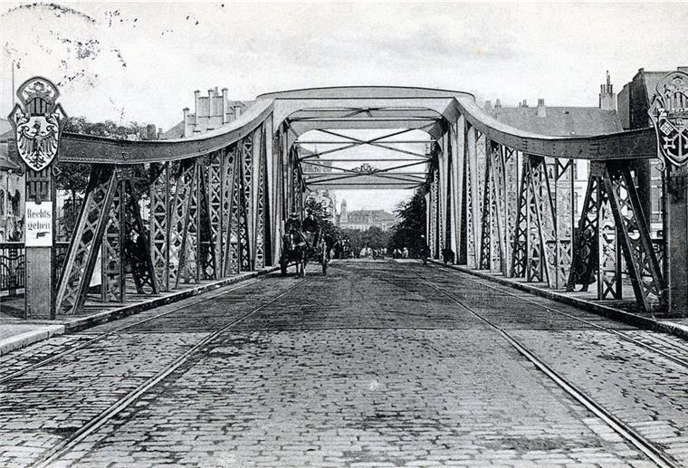 Ab September wieder geschichtliche Rundgänge in Bremerhaven Um bewegliche Brücken geht der erste Stadtrundgang am 5. September. Im Bild ist die Alte Geestebrücke um 1916.
