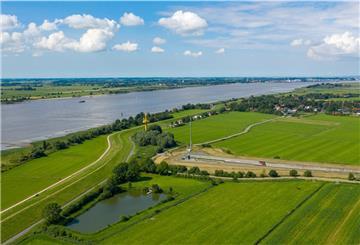Um das Projekt der Weservertiefung wird seit über einem Jahrzehnt gestritten.Es geht um die Vertiefung der Weser von der Nordsee nach Bremerhaven und von Bremerhaven weseraufwärts bis nach Brake.