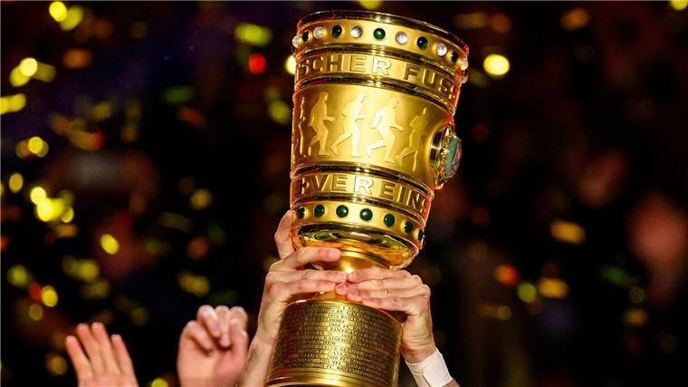 Um den geht es für die Fußballer: Am Wochenende startet der DFB-Pokal.