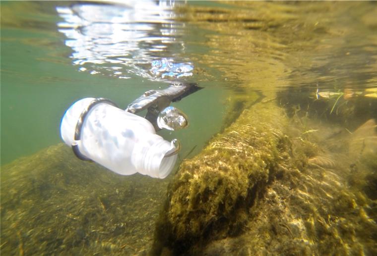 So steht‘s um die Gewässer in Nordenham und Butjadingen Um die Qualität der Gewässer zu überprüfen, nehmen die Gewässerwarte des Butjadinger Fischereivereins täglich Proben.