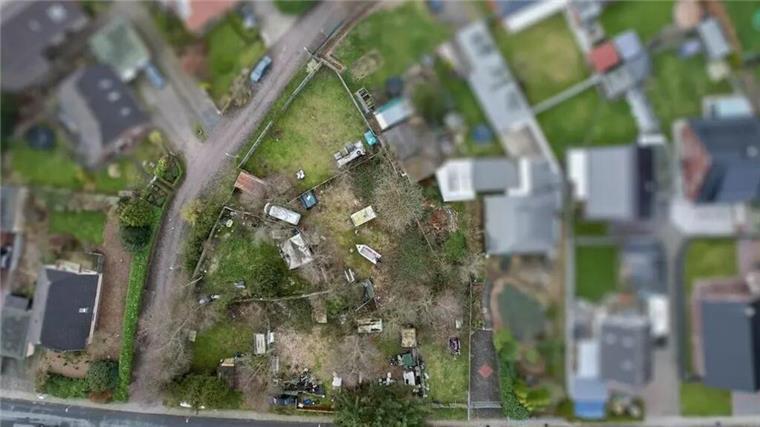 Grundsteuer-Hammer! Bremerhavener muss plötzlich 1300 Prozent mehr zahlen Blick auf das Parzellengrundstück von Ulf Gersonde in der Gleiwitzer Straße/Ecke Oderberger Straße in Bremerhaven.