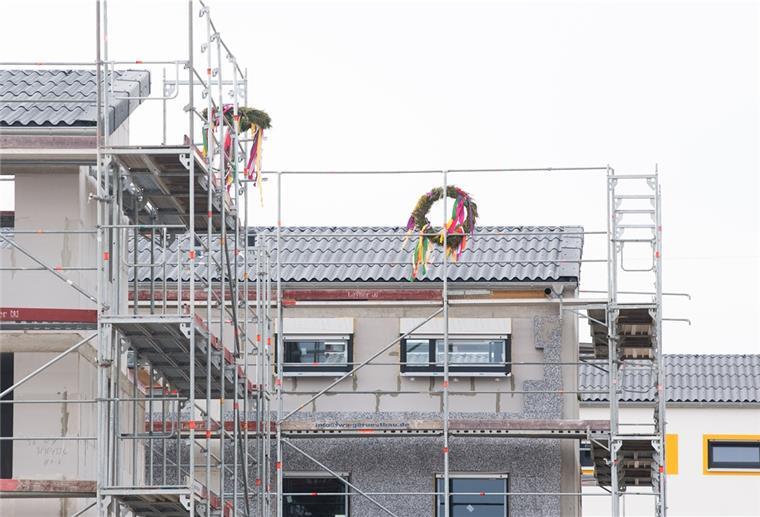 Preissprung bei Einzelhäusern im Kreis Rotenburg Um durchschnittlich elf Prozent klettern die Kaufpreise für neue Eigentumswohnungen im Jahresvergleich. Im Schnitt mussten Käufer im Landkreis Rotenburg 2950 Euro pro Quadratmeter Wohnfläche bezahlen.