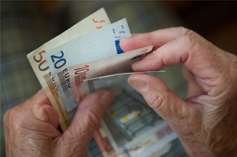Neues Gesetz ermöglicht Betriebsrente für alle Um im Alter finanziell abgesichert zu sein, müssen Arbeitnehmer vorsorgen.