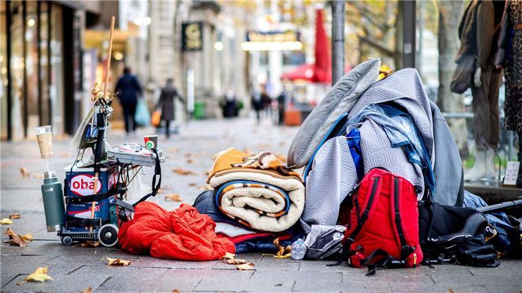 Um Obdachlose unterzubringen, will die Stadt Hannover die Zahl der Plätze in Wohnungen und Wohnprojekten erhöhen, die Zahl der Plätze in Gemeinschaftsunterkünften soll sinken. (Symbolbild)