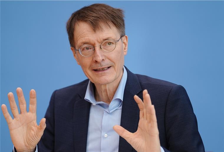 Kürzere Quarantäne? Lauterbach kündigt neue Corona-Regeln an Um zu verhindern, dass die Omikron-Welle zu groß wird, werde es bei der Bund-Länder-Runde am Freitag auf jeden Fall neue Beschlüsse geben, kündigte Gesundheitsminister Karl Lauterbach an.
