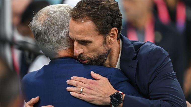 Abenteurer auf der Achterbahn: Southgate vor Happy End Umarmung mit dem Amtskollegen: Frankreich besiegt England.