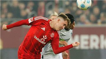 Umkämpftes Top-Spiel in Düsseldorf.