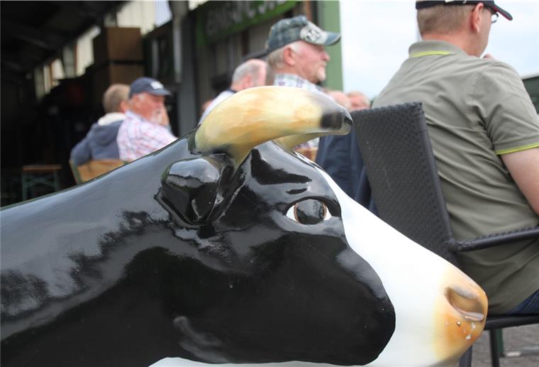 Tarmstedt: Diese Landwirte feiern trotzdem Ums Milchvieh müssen sich einmal im Jahr andere kümmern: Sonst sitzen diese Landwirte während der Tarmstedter Ausstellung immer im Festzelt an Tisch eins. Diesmal findet die Agramesse nur digital statt.
