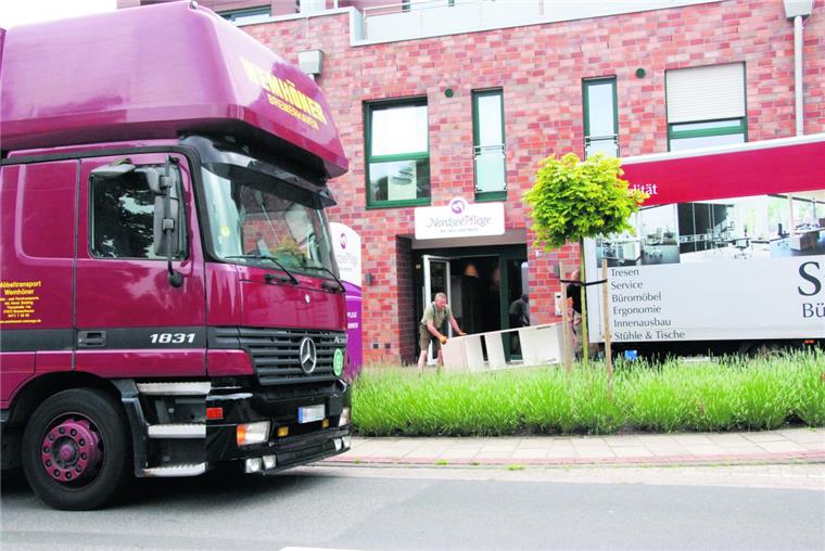 Kündigung für Nordsee-Pflege in Loxstedt Umzugswagen vor der Tür: Die Nordsee-Pflege hat das Objekt in der Loxstedter Mushardstraße geräumt. Die DRK-Sozialstation macht hier im August eine Tagespflege auf.