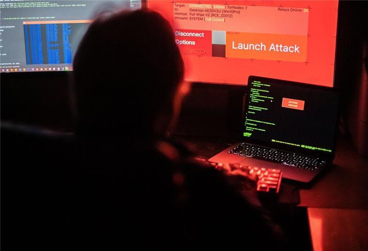 Cyberkriminelle erpressen Gastronomen im Kreis Cuxhaven - Ein Opfer berichtet Laut einer weltweiten Umfrage des Industrieversicherers Allianz gehören Datendiebstahl und Erpressung mit Ransomware zu den größten Problemen von Unternehmen. Foto: Lino Mirgeler/dpa