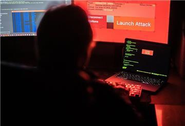 Laut einer weltweiten Umfrage des Industrieversicherers Allianz gehören Datendiebstahl und Erpressung mit Ransomware zu den größten Problemen von Unternehmen. Foto: Lino Mirgeler/dpa
