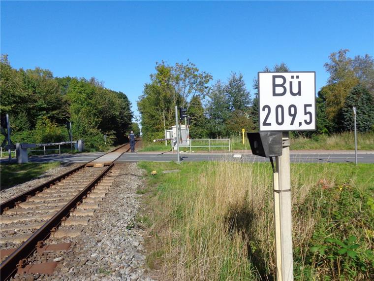 Cappel: Unbekannte legen Bahnübergang lahm Unbekannte haben an einem Bahnübergang in Cappel für eine Störung gesorgt.