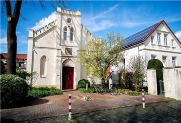 Unbekannte hatten am 5. April 2024 einen Brandsatz auf eine Tür der Oldenburger Synagoge geworfen.