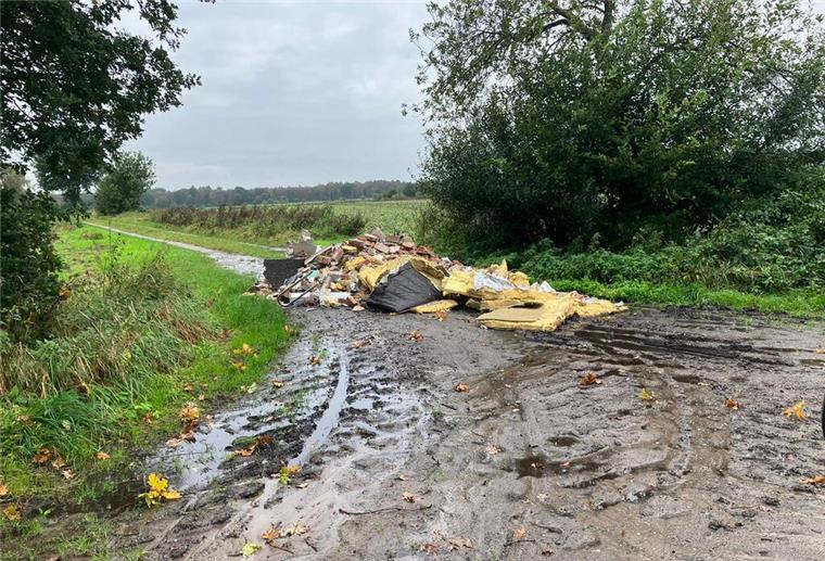 Unbekannte luden in Beverstedt einfach ihren Müll ab.