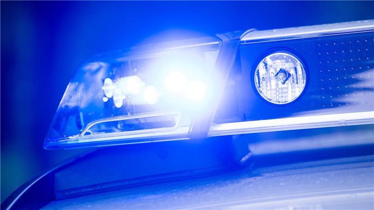 Täter brechen mit Fahrzeug in Geschäft ein Unbekannte sind mit einem Transporter in ein Geschäft eingebrochen. (Symbolbild)