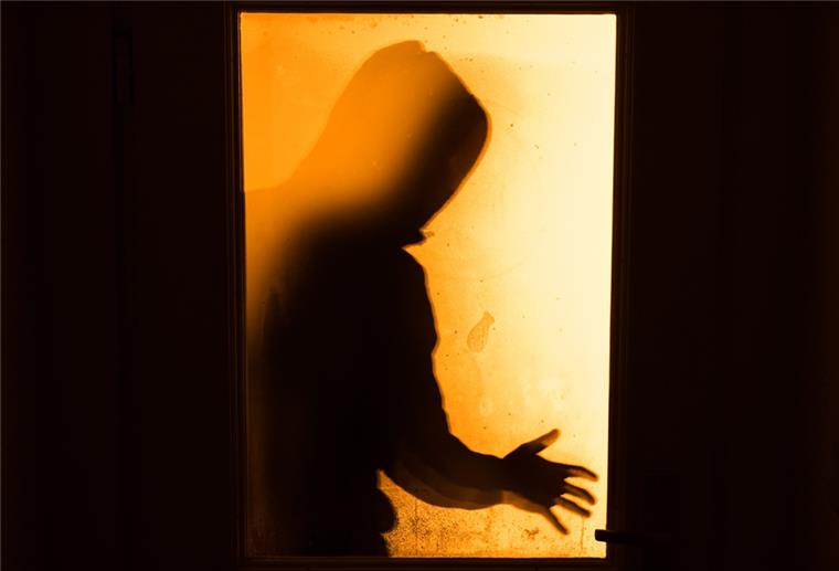 Schiffdorf: Unbekannte wollen Kassenautomat knacken Unbekannte Täter wollten einen Kassenautomaten in Schiffdorf knacken.