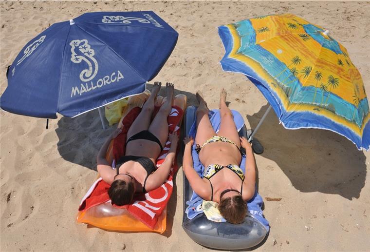 Unbeschwerter Urlaub in der Sonne ist möglich für jene, die sich mit den jeweils geltenden Corona-Bestimmungen arrangieren.