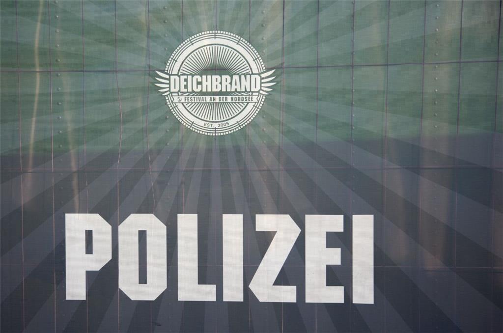 Und auch bei der Polizei blieb es ruhig. Insgesamt gingen 60 Anzeigen ein - dami...