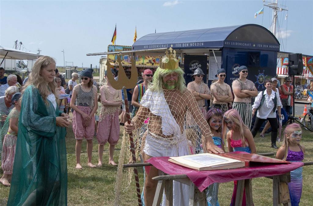 Und dann erschien auch noch Neptun persönlich am Wremer Tief. Foto: Ulich