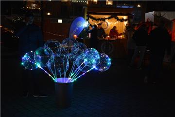 ....und das Licht gibt es sogar zum Mitnehmen. Foto: Scheiter
