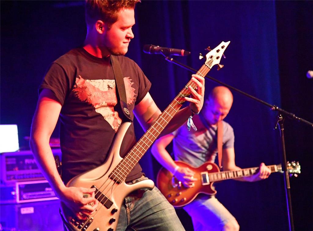 Und so rockten die Jungs von Mischwald die Bühne. Foto: Scheschonka