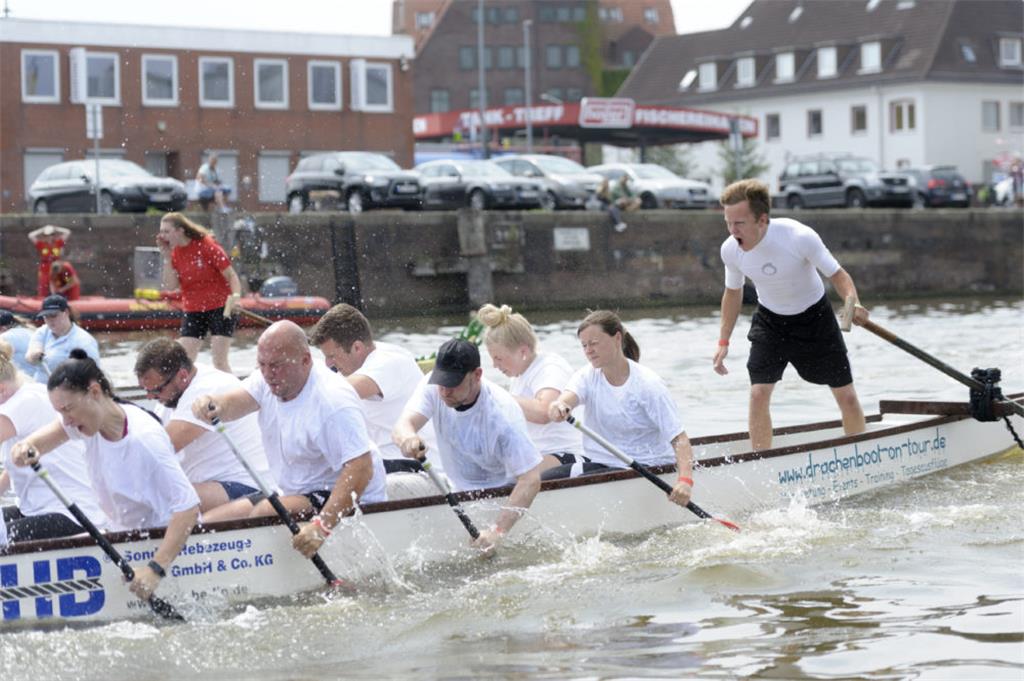 Und wer nicht hören will, der wird angeschrien: Auch das gehört beim Drachenboot...