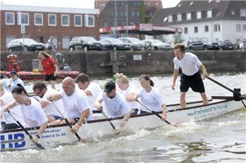 Und wer nicht hören will, der wird angeschrien: Auch das gehört beim Drachenboot...