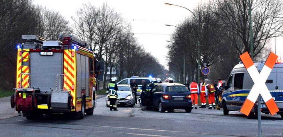 Drei Verletzte nach Frontalzusammenstoß im Fischereihafen Unfall am Dienstagmorgen im Fischereihafen.