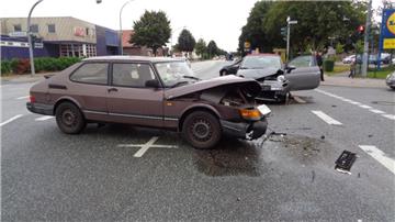 Unfall auf der Langener Landstraße: Zwei Autos sind auf der Kreuzung Twischlehe zusammengestoßen.