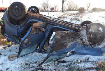 Unfall bei Lintig: Dieses Auto ist auf dem Dach gelandet.