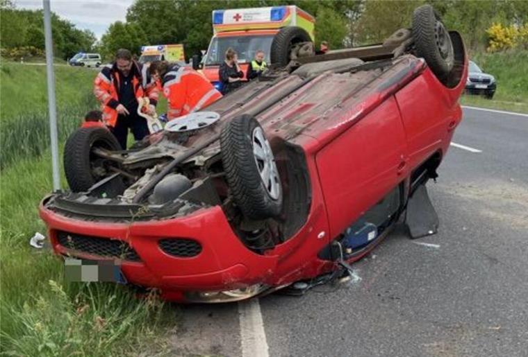 Unfallfahrzeug auf der K30