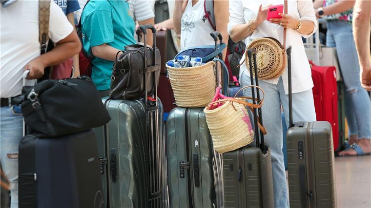 Umfrage: Das sind die Reisetrends 2025 Ungebrochene Reiselust: Tui erwartet im nächsten Jahr eine starke Nachfrage.