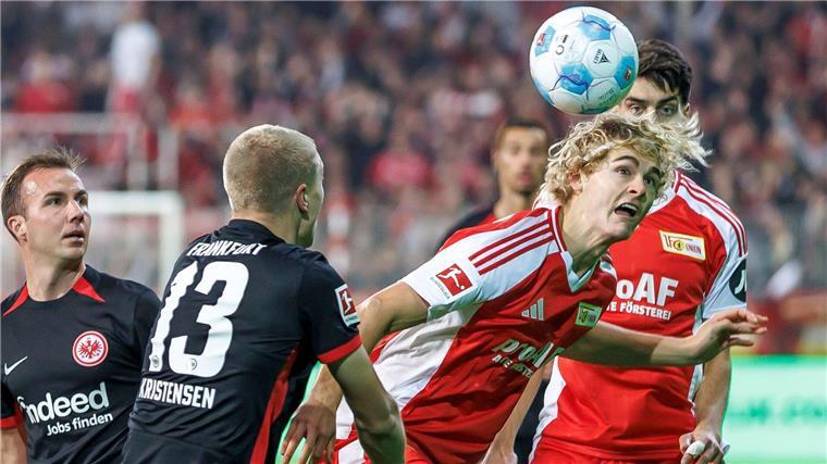 Union Berlin gerät gegen Frankfurt früh in Rückstand. 