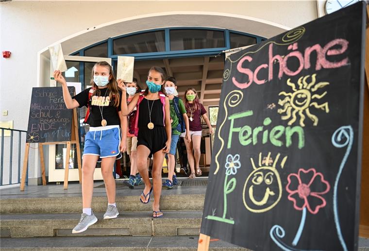 Bremerhaven: Absage für längere Winterferien Unionspolitiker schlagen vor, die Winterferien zu verlängern und dafür die Sommerferien zu kürzen. Der Vorschlag bekommt allerdings kaum Zustimmung.