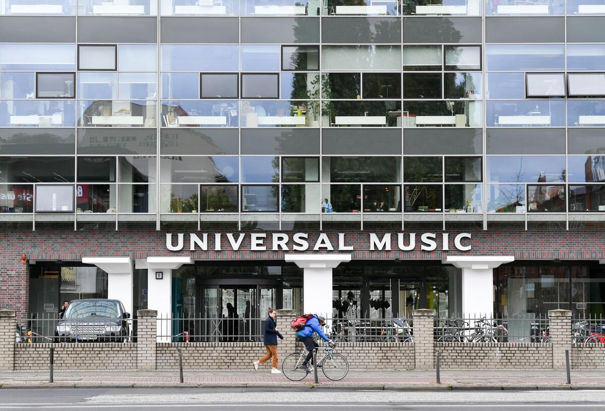 Universal Music lässt Musik zum Training von KI verwenden Universal Music sieht in dem Deal einen Schritt in die Zukunft. (Archivbild)
