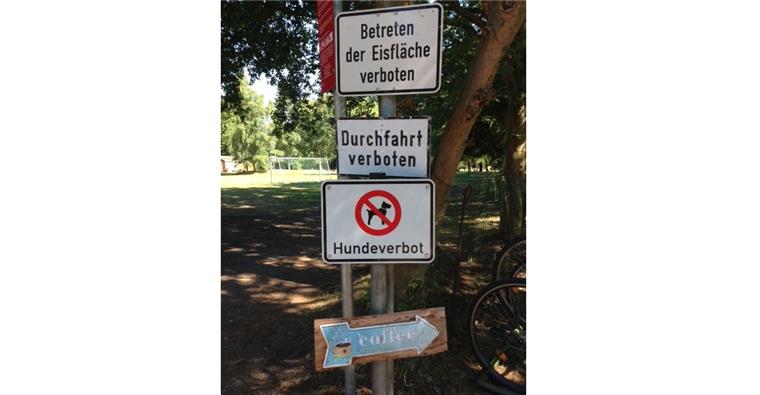 Hundeverbot am Silbersee in Wehdel: Manche Halter pfeifen drauf Unmissverständlich: Hunde dürfen sich nicht im Badebereich des Silbersees aufhalten.