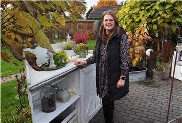 Unter dem Namen „Wenckes Gartenglück“ teilt die 27-jährige Phiesewarderin Wencke Kirmes Bilder von ihrem Garten auf der Internetplattform Instagram. Vieles in ihrem Garten ist Marke Eigenbau, wie der Pflanztisch, der hier zu sehen ist.