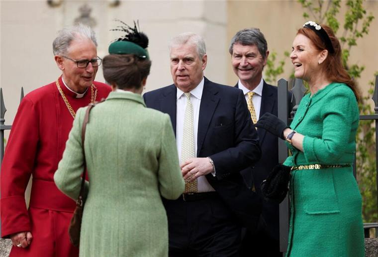 Charles zeigt sich zu Ostern Unter den Gottesdienstbesuchern in Windsor war auch Prinz Andrew.