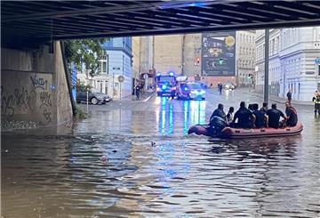 Unterführungen wurden überflutet.