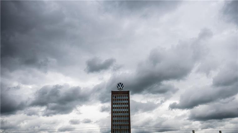 Autobauer kämpfen mit China-Flaute und Trump-Zöllen Unterm Strich war der VW-Konzerngewinn im ersten Quartal um 41 Prozent eingebrochen. (Archivbild)